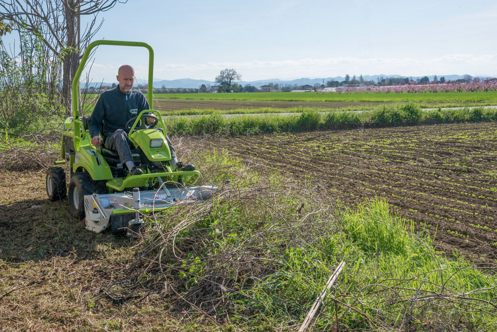 Grillo FK 700 на газоні