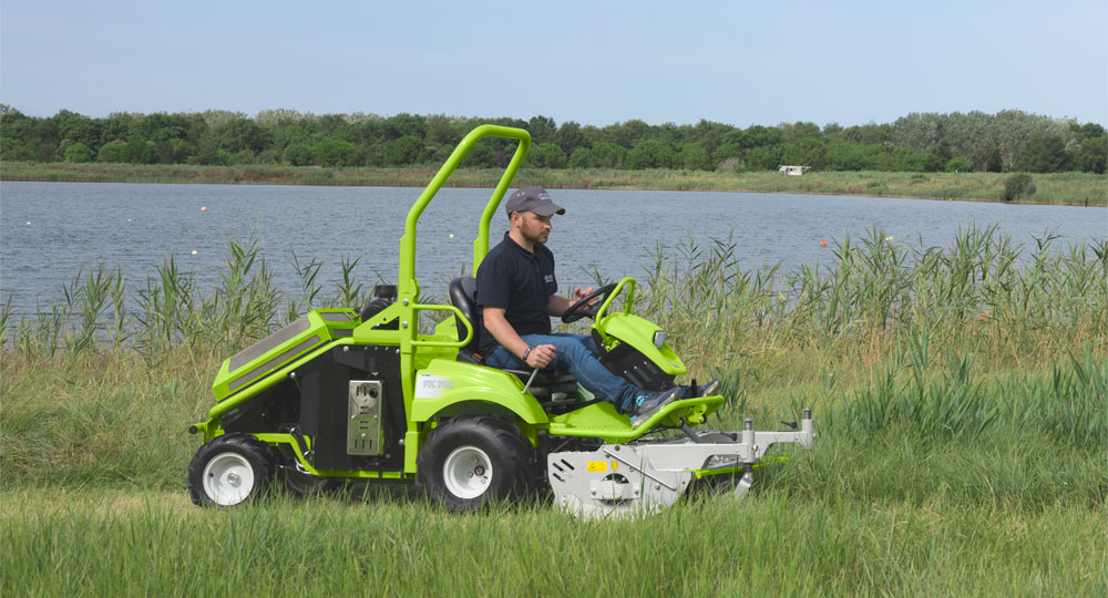 Grillo FK 700 на зеленій ділянці