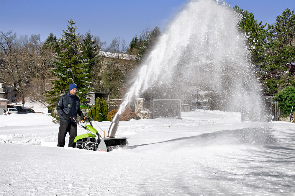 Grillo G 85d в саду