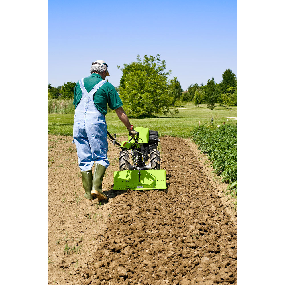 Grillo G 85d фрезерує ділянку