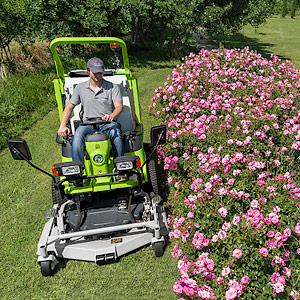 FD 900 серед квітів